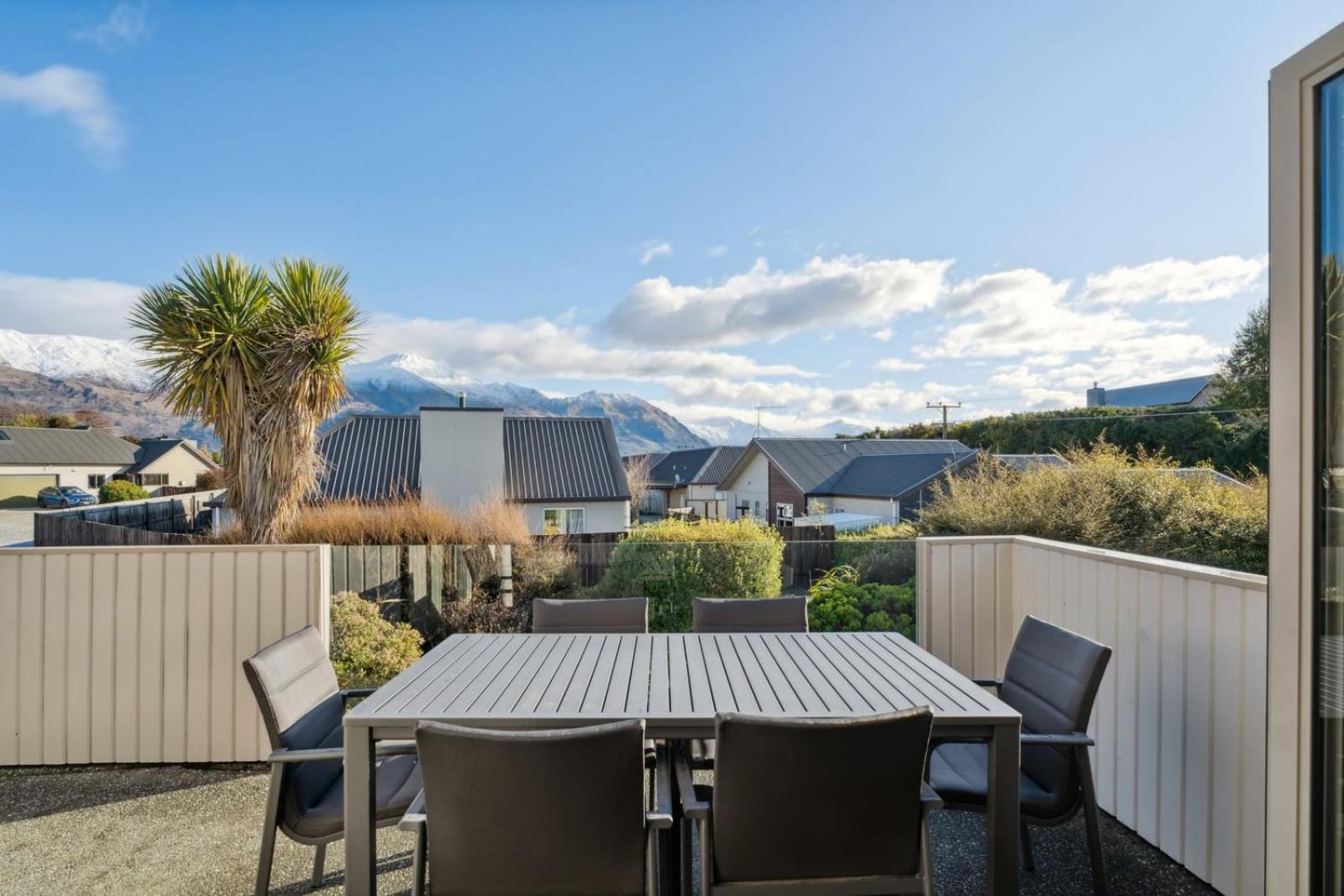 Alpine Retreat - 3 Bedroom Wanaka Bagian luar foto